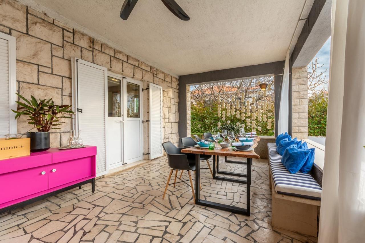 Apartment Lota With Heated Pool On Top Location Supetar Exterior photo